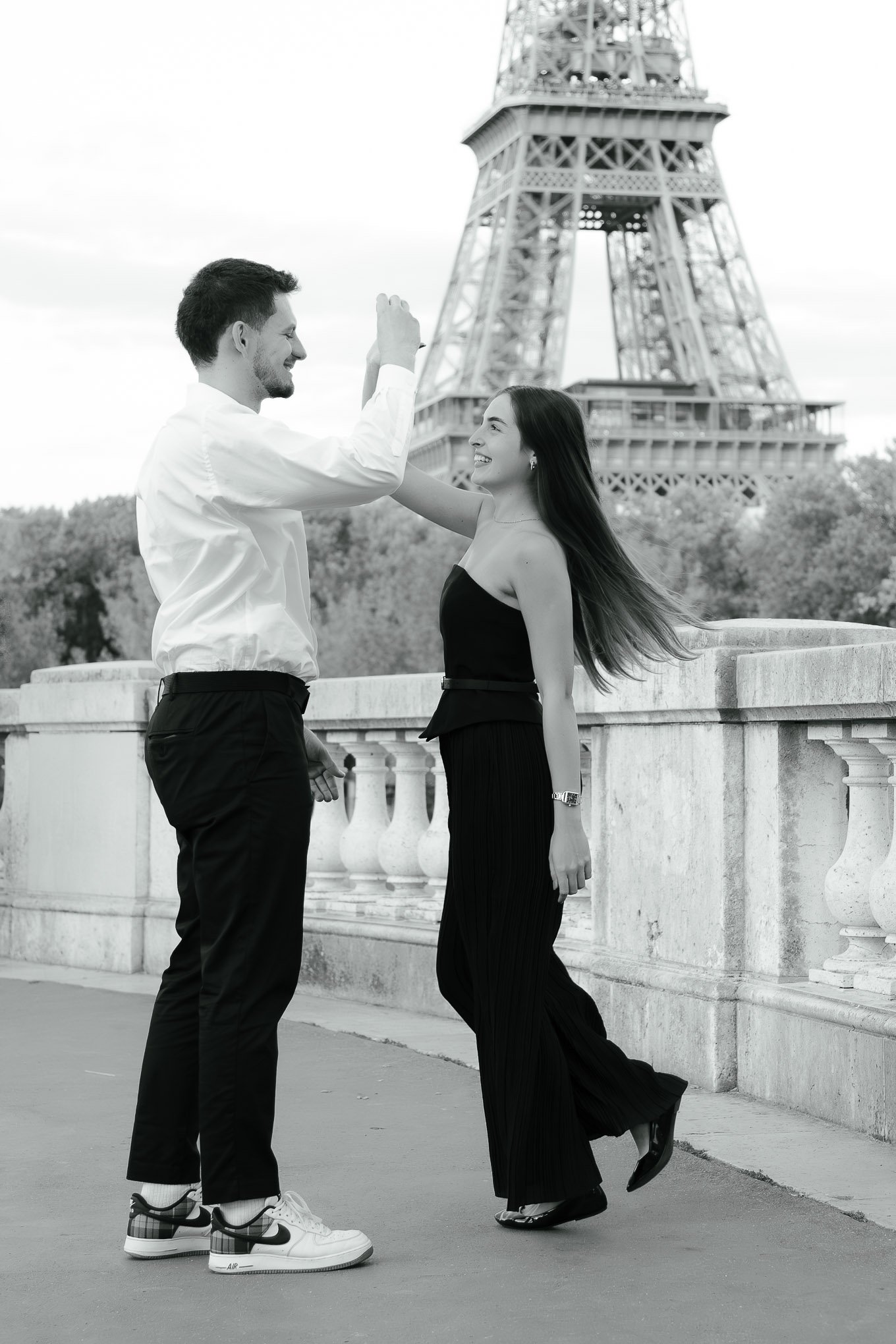 L’Essence de l’Intime photographe lifestyle couple paris smiles and stories 3