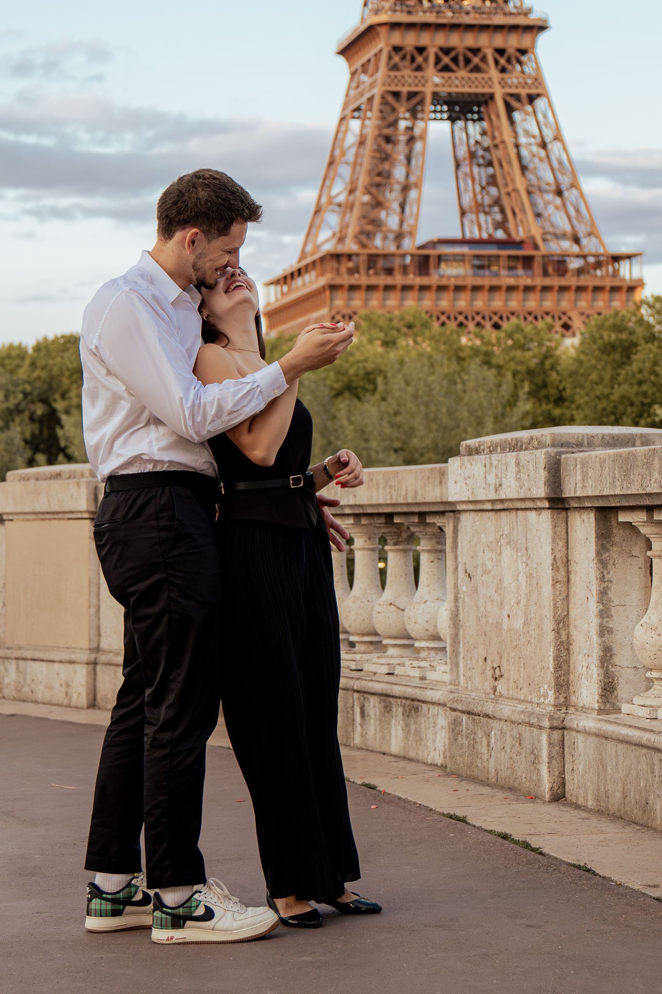L’Essence de l’Intime photographe lifestyle couple paris smiles and stories 6